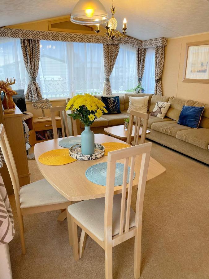 Caravan For Rent At Tattershall Holiday Park Exterior photo