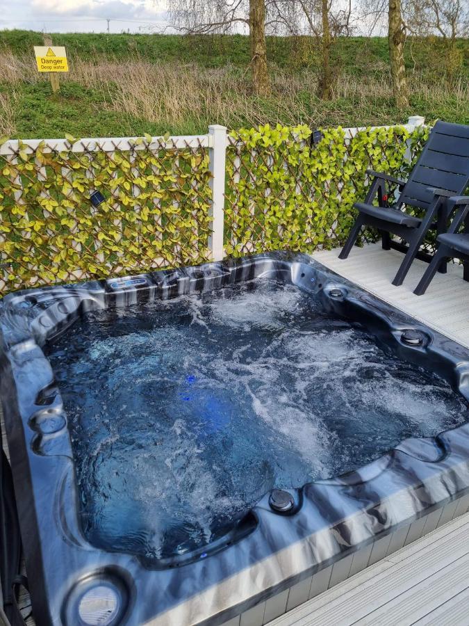 Caravan For Rent At Tattershall Holiday Park Exterior photo