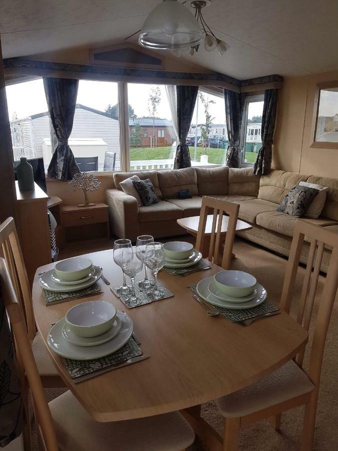 Caravan For Rent At Tattershall Holiday Park Exterior photo