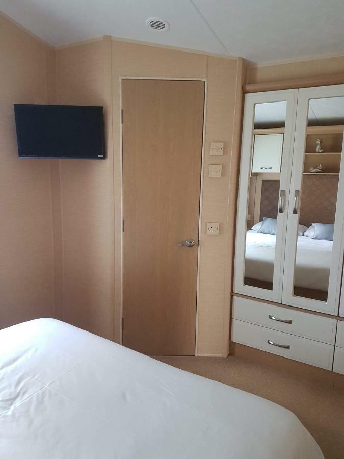 Caravan For Rent At Tattershall Holiday Park Exterior photo
