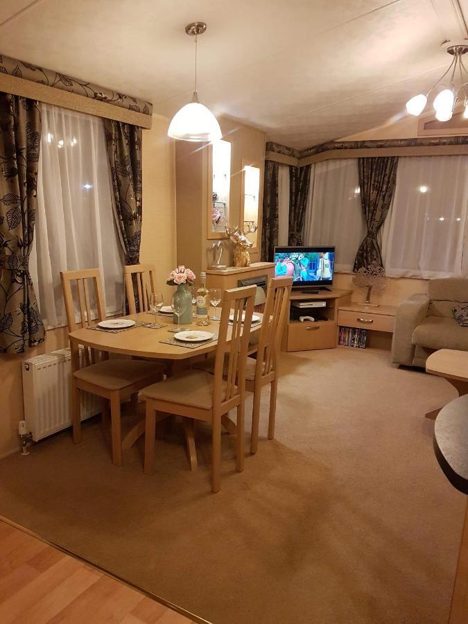 Caravan For Rent At Tattershall Holiday Park Exterior photo